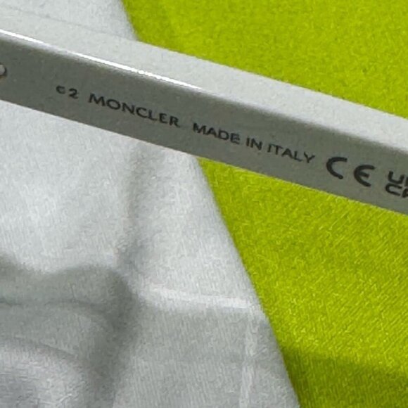 Moncler Audree 50mm Square Sunglasses White - Picture 12 of 13